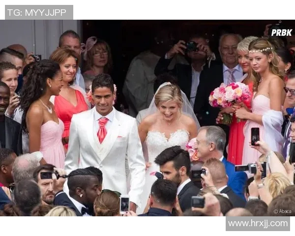 足球明星与韩国女星携手步入婚姻殿堂引发粉丝热议与祝福 足球明星与韩国女星携手步入婚姻殿堂引发粉丝热议与祝福