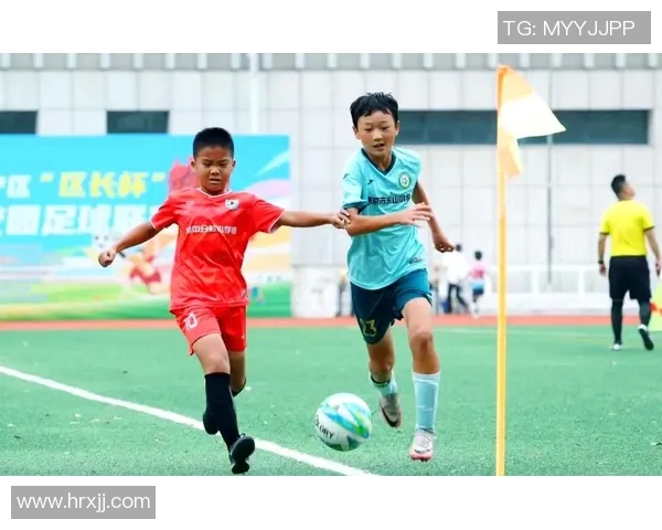 孩子心中的足球梦追逐明星的脚步与荣耀