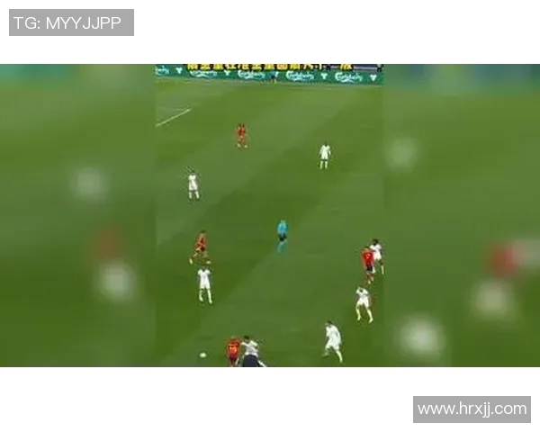 足球明星街头炫技视频集锦尽显球场魅力与风采